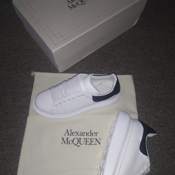 McQueen - Picture 1 of 6